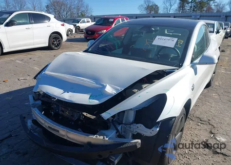 2020 Tesla Model 3 Standard Range Plus Rear-Wheel Drive/Standard Range Rear-Wheel Drive z USA, uszkodzony, nr VIN 5YJ3E1EA0LF797880